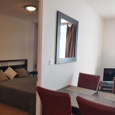 Joli Appartement T2 Dans Residence Avec Piscine, Hammam Et Parking Gratuits Carcassonne Luaran gambar