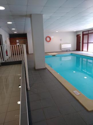 Joli Appartement T2 Dans Residence Avec Piscine, Hammam Et Parking Gratuits Carcassonne Luaran gambar