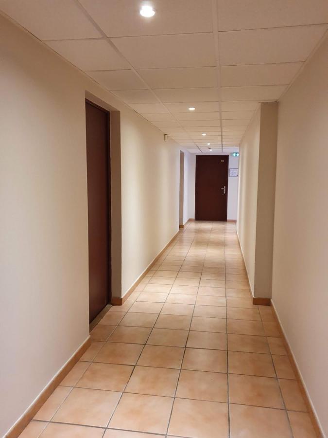 Joli Appartement T2 Dans Residence Avec Piscine, Hammam Et Parking Gratuits Carcassonne Luaran gambar