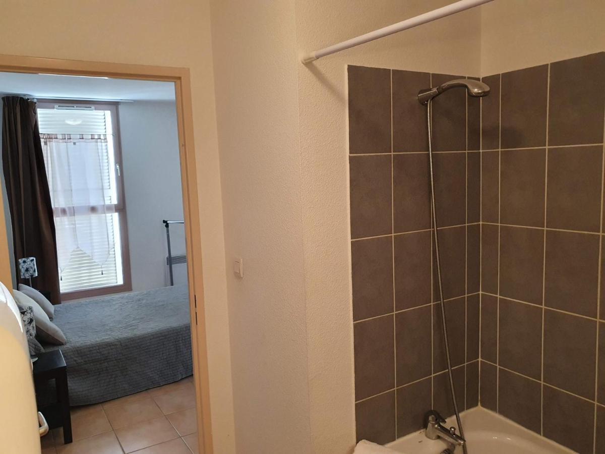 Joli Appartement T2 Dans Residence Avec Piscine, Hammam Et Parking Gratuits Carcassonne Luaran gambar